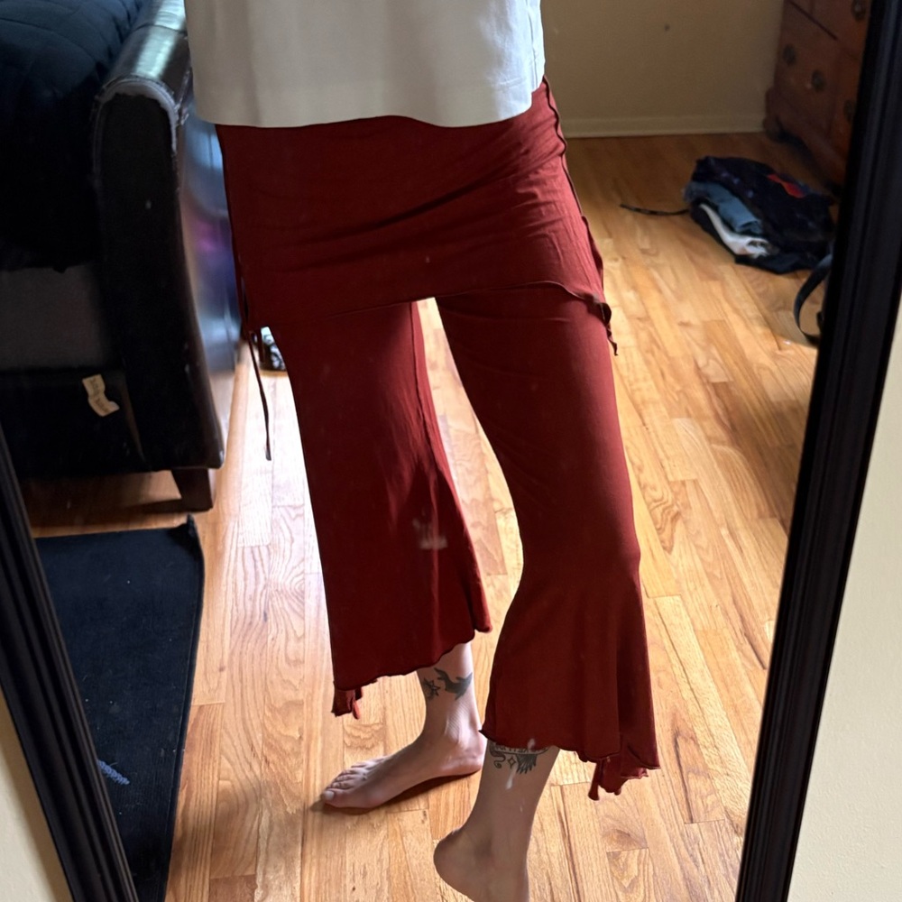 The OM Collection skirted flow pants in Rust size Small